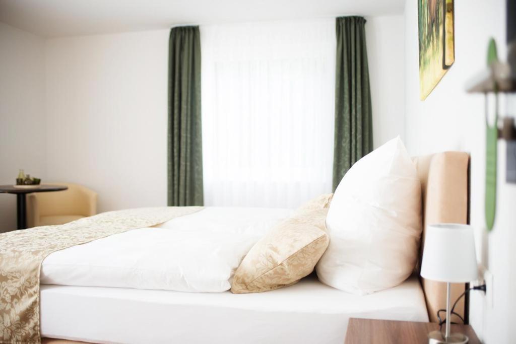 Auerhahn Nest Hotel Bad Wildbad Bagian luar foto
